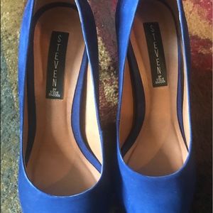 Women’s size 10 Royal Blue suede pumps